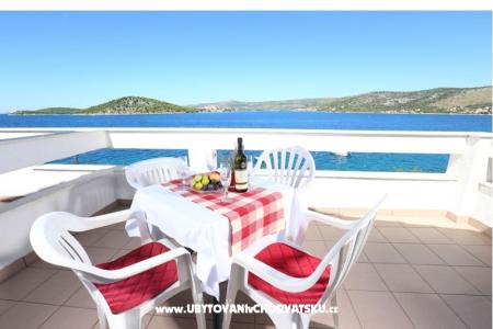 Vinka apartments DIREKT NA PLAŽI Rogoznica Croatia