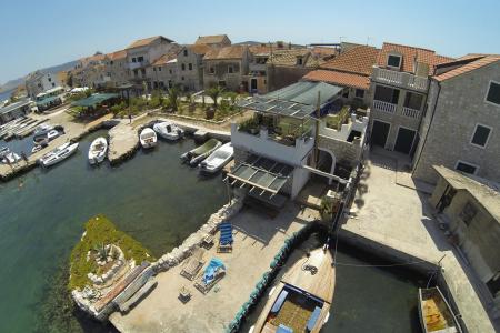 Old House Apartments photo 2