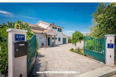 Holliday Home D&amp;A photo 4