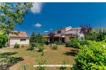 Holliday Home D&amp;A photo 5