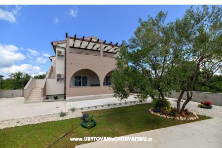  Apartments J photo 5