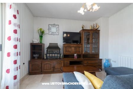 Lola Apartments photo 2