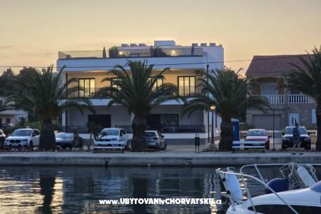 Apartments Dora Kukljica  photo 4