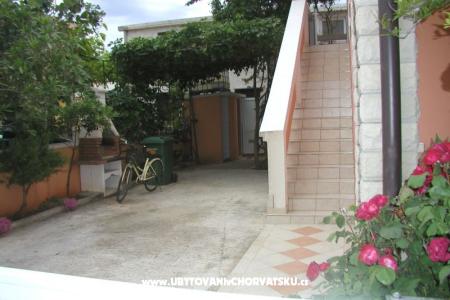 Apartments Ana photo 3