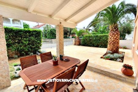 Happy Pineapple Apartments Vir photo 2