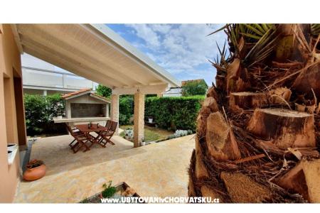 Happy Pineapple Apartments Vir photo 4