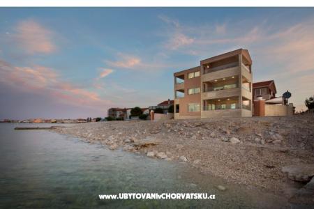 Villa Vista Royal photo 2