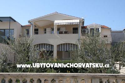 Apartments Jela photo 2