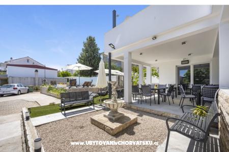 Vila s bazenom i jacuzzijima photo 5
