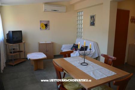 Apartment Thea photo 2
