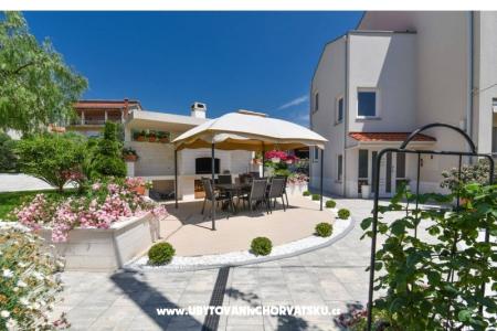 Calypso Royal Apartment photo 3