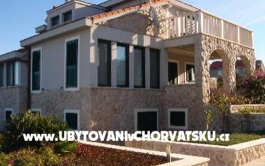Apartman Lucija – Accommodation Betina Kroatië