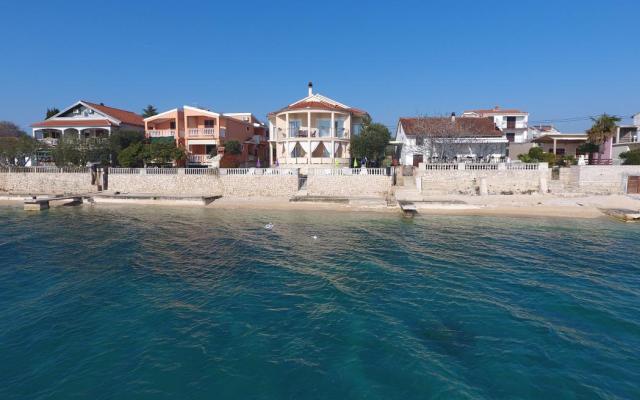 Apartmani First row to the sea – Accommodation Bibinje Kroatië