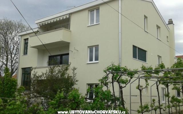 Apartmani Jurov – Accommodation Biograd Kroatië