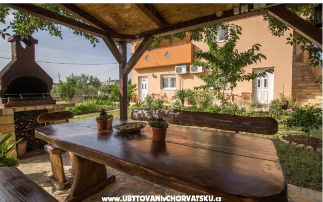 Studio apartmani Petra – Accommodation Biograd Kroatië