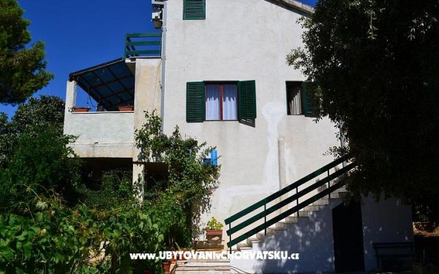 Apartmani Čavala Brač – Accommodation Island of Brac Kroatië