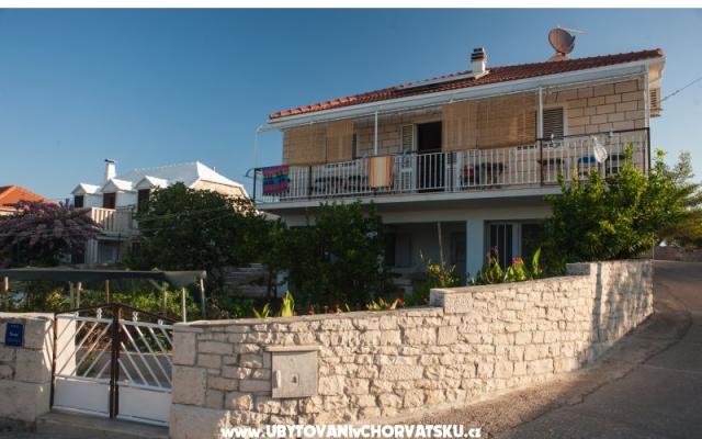 APARTMANI I SOBE,KUCA ZA ODMOR – Accommodation Island of Brac Kroatië