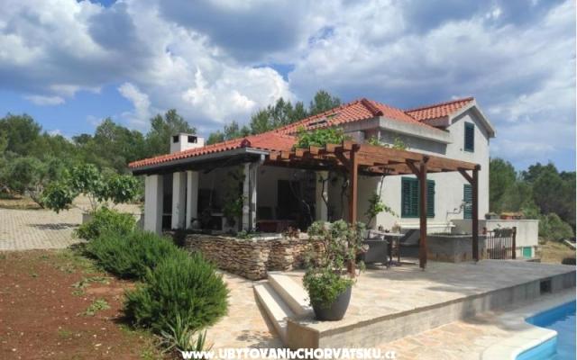 Family House Futura – Accommodation Island of Brac Kroatië