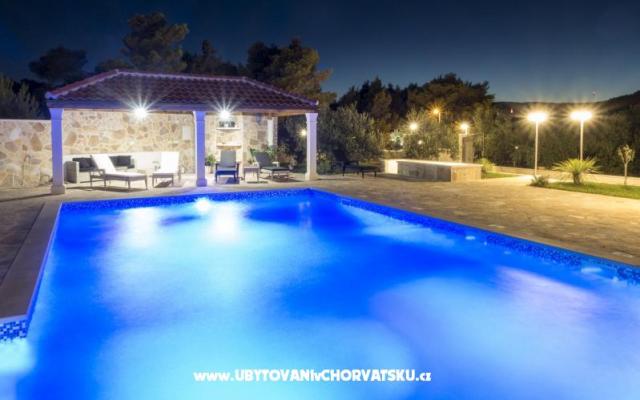 Luxury Apartments with pool – Accommodation Island of Brac Kroatië