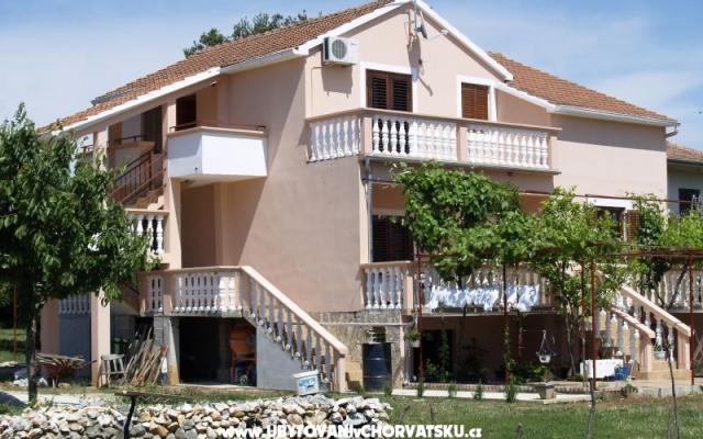 Apartmani Santini – Accommodation Sv. Filip i Jakov Kroatië