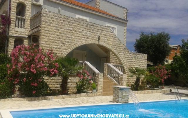 Dva labuda – Accommodation Sv. Filip i Jakov Kroatië