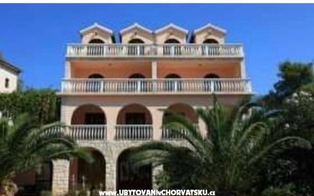 Apartmani Komarica – Accommodation Island of Hvar Kroatië