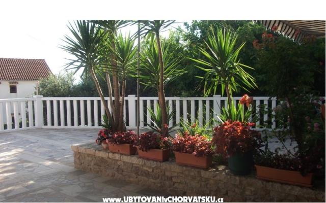 Apartmani Nada – Accommodation Island of Hvar Kroatië