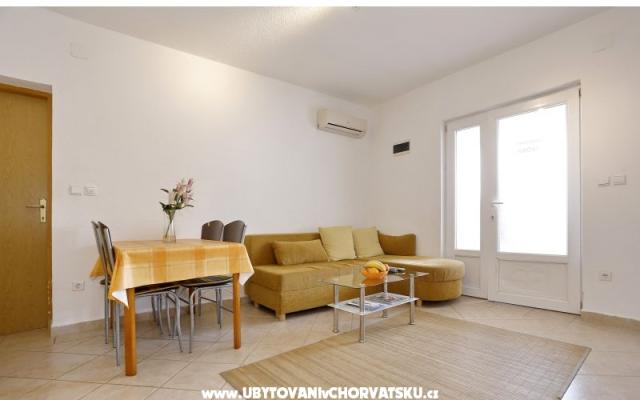 Apartmani Leona – Accommodation Karlobag Kroatië