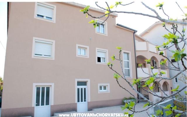 Apartmani Brnas – Accommodation Kastela Kroatië