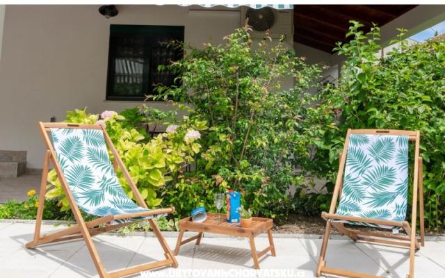 Flower Apartment – Accommodation Kastela Kroatië
