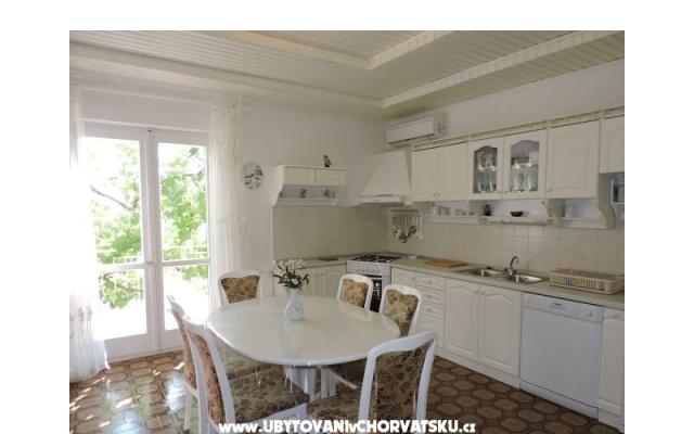 Maja – Accommodation Makarska Kroatië