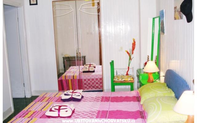 Central Apartment with Balcony – Accommodation Maslenica Kroatië