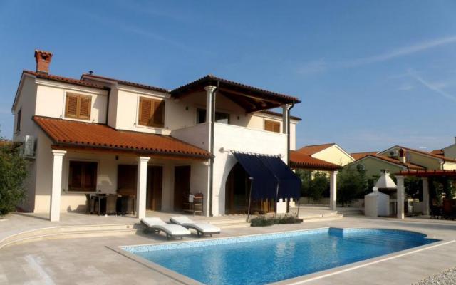 Apartments with pool Volme – Accommodation Medulin Kroatië