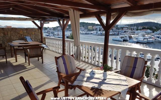 Apartmani Irena – Accommodation Island of Murter Kroatië