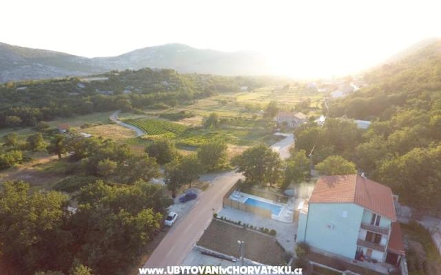 Apartmani Bašić – Accommodation Omis Kroatië