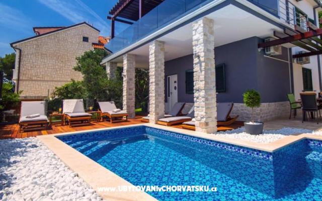 Villa Jasmina – Accommodation Omis Kroatië