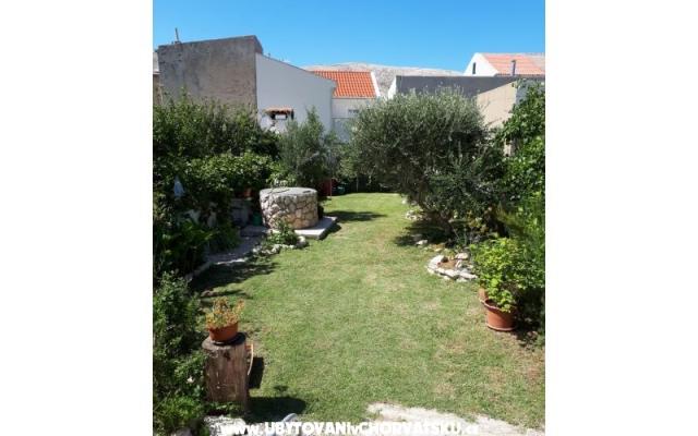 Apartmani Center Pag – Accommodation Island of Pag Kroatië