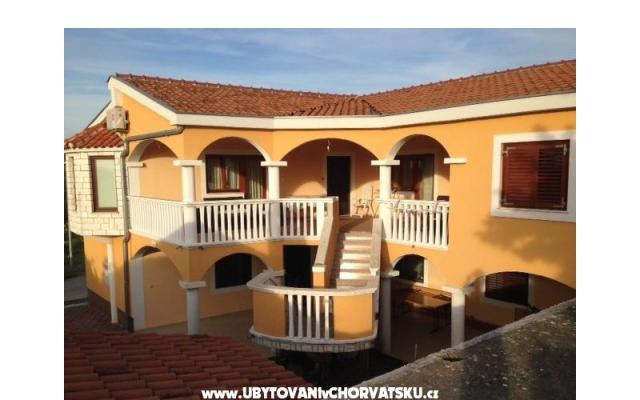 Apartmani Petra – Accommodation Pakostane Kroatië