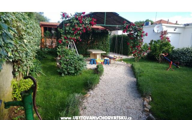 Apartmani Pipi – Accommodation Pakostane Kroatië