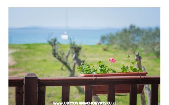 Mobile beach house Lovre Blaž – Accommodation Pakostane Kroatië