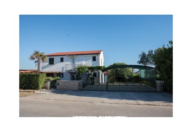Apartmani Bukvić – Accommodation Petrcane Kroatië