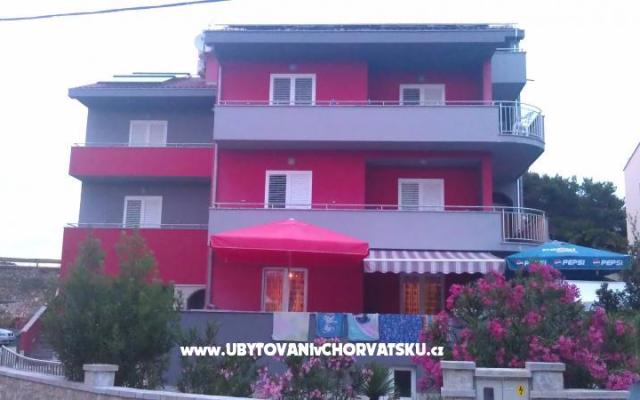 Apartmani ROTO – Accommodation Petrcane Kroatië