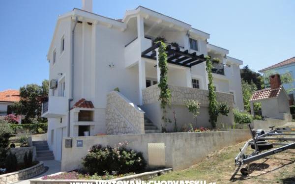 Apartments Marijana  – Accommodation Petrcane Kroatië