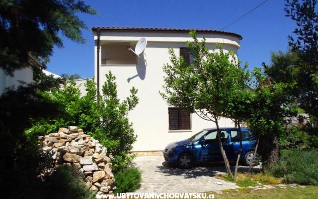 Apartmani Juliška – Accommodation Pirovac Kroatië
