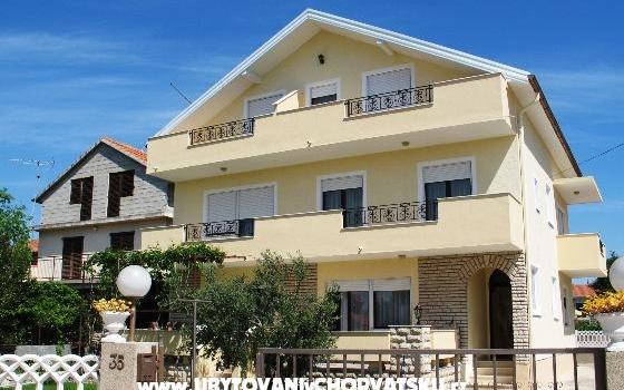 Apartmani NELA – Accommodation Pirovac Kroatië