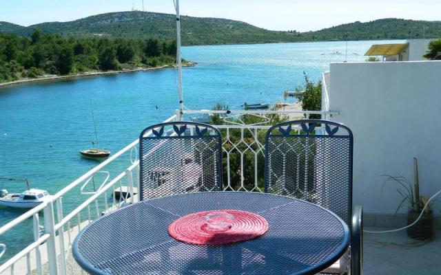 Apartmani  – Accommodation Pirovac Kroatië