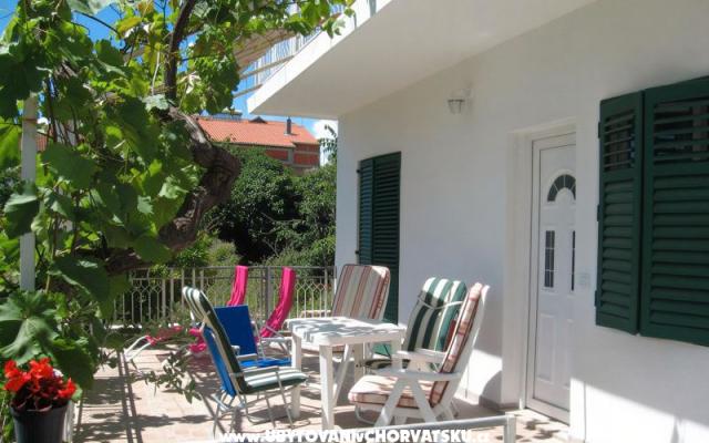 Apartments Zora – Accommodation Pirovac Kroatië