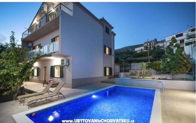 Apartmani s bazenom Cvita/Podstrana – Accommodation Podstrana Kroatië