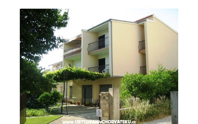 Villa with garden – Accommodation Podstrana Kroatië