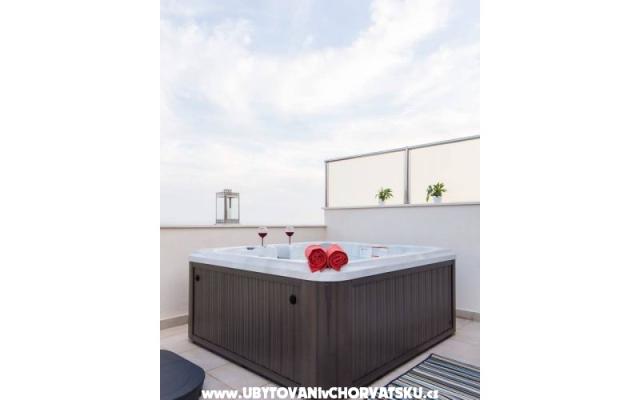 Bubbles Luxury Penthouse with jacuz – Accommodation Podstrana Kroatië